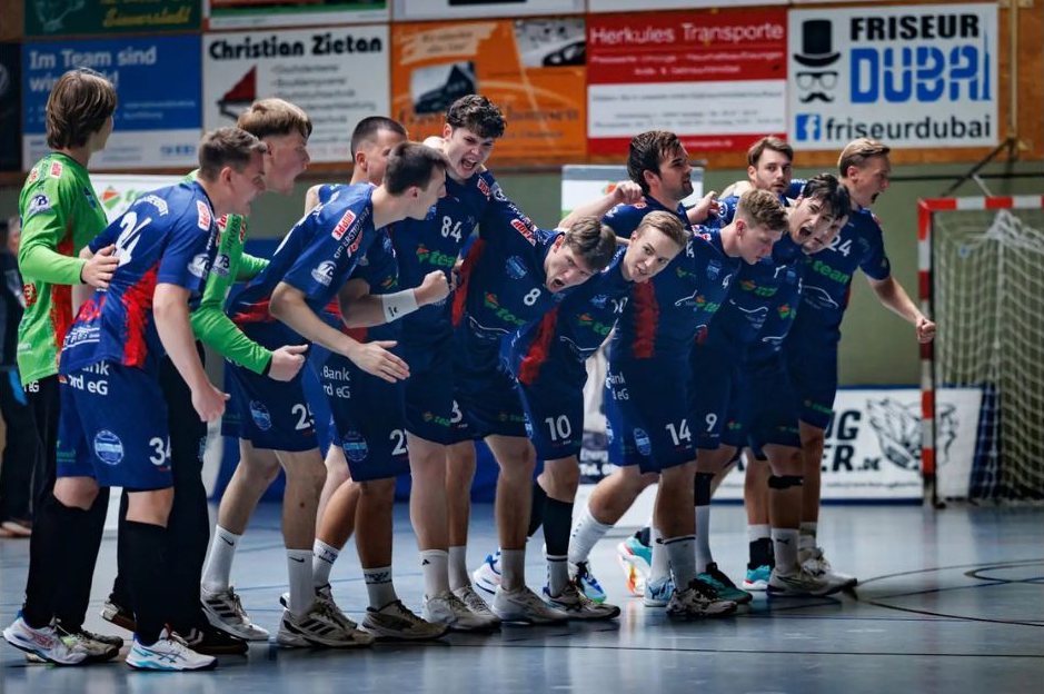 Mannschaft des TSV Sieverstedt beim Einlaufen in die Halle